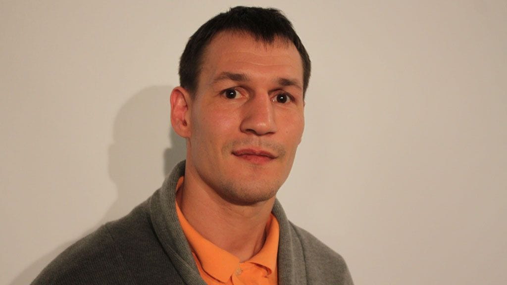 Poliisi epäilee Amin Asikaisen syyllistyneen pahoinpitelyyn.