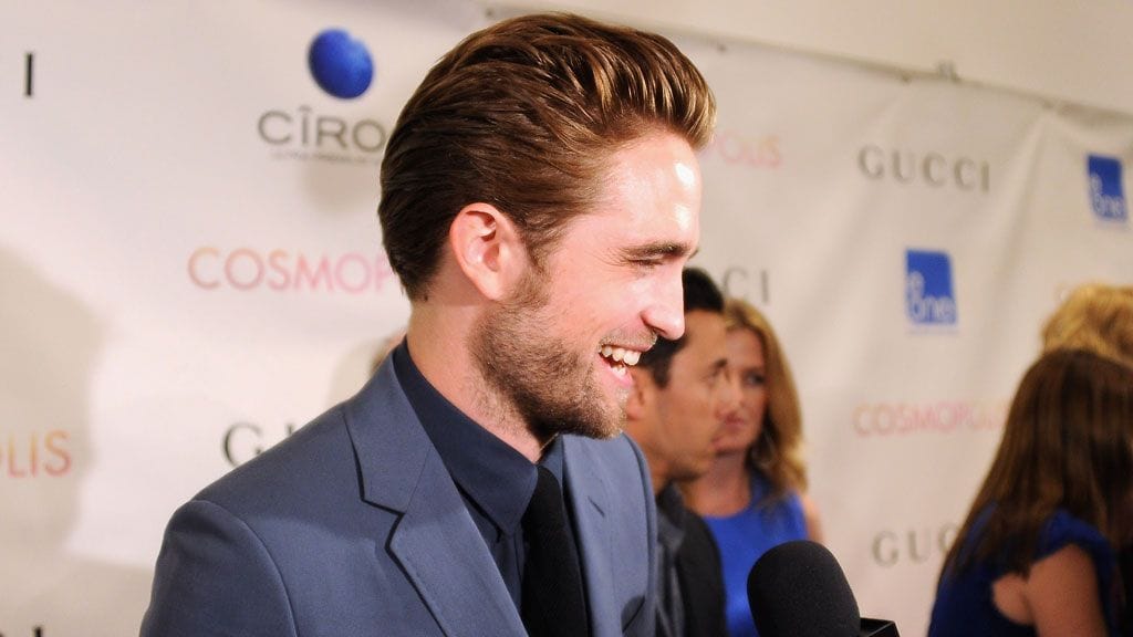 Robert Pattinson Cosmopolis-elokuvan ensi-illassa.