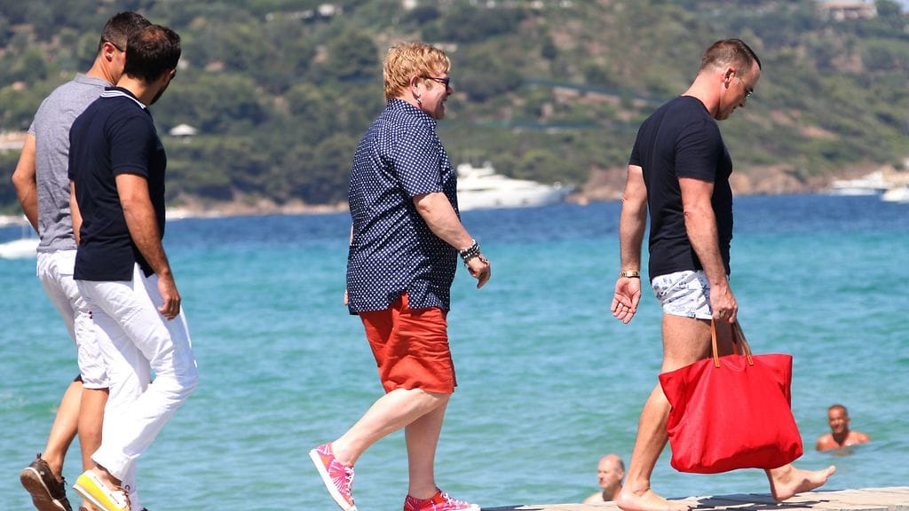 Elton John on mieltynyt Marimekkoon.