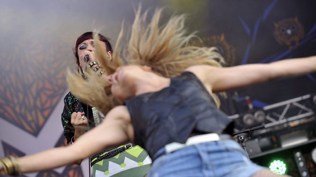 PMMP yllätti seksikkäillä festariasuilla.