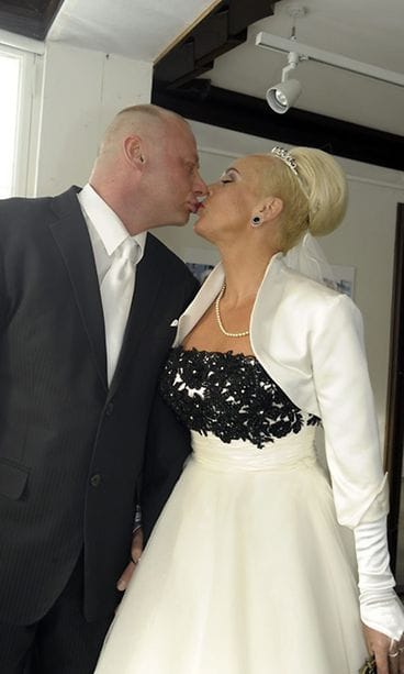 Hääpari Wilma Schlizewski ja Olli Väätäinen.