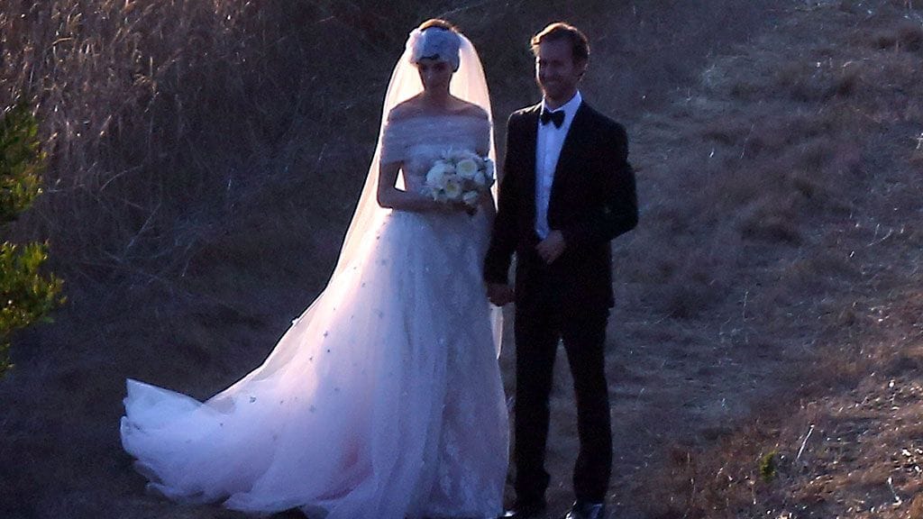 Anne Hathaway avioitui.