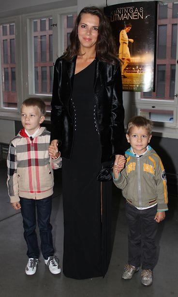 Jari Litmasen Ly-vaimo poikien Caro ja Bruno kanssa.