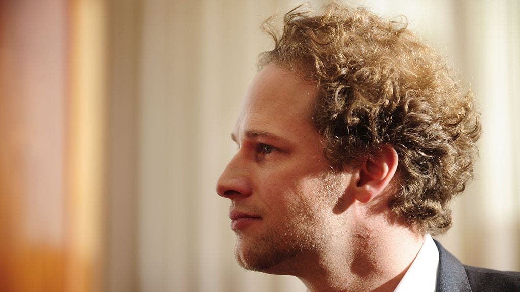 Juontaja Lorenz Backman kärsii työuupumuksesta.