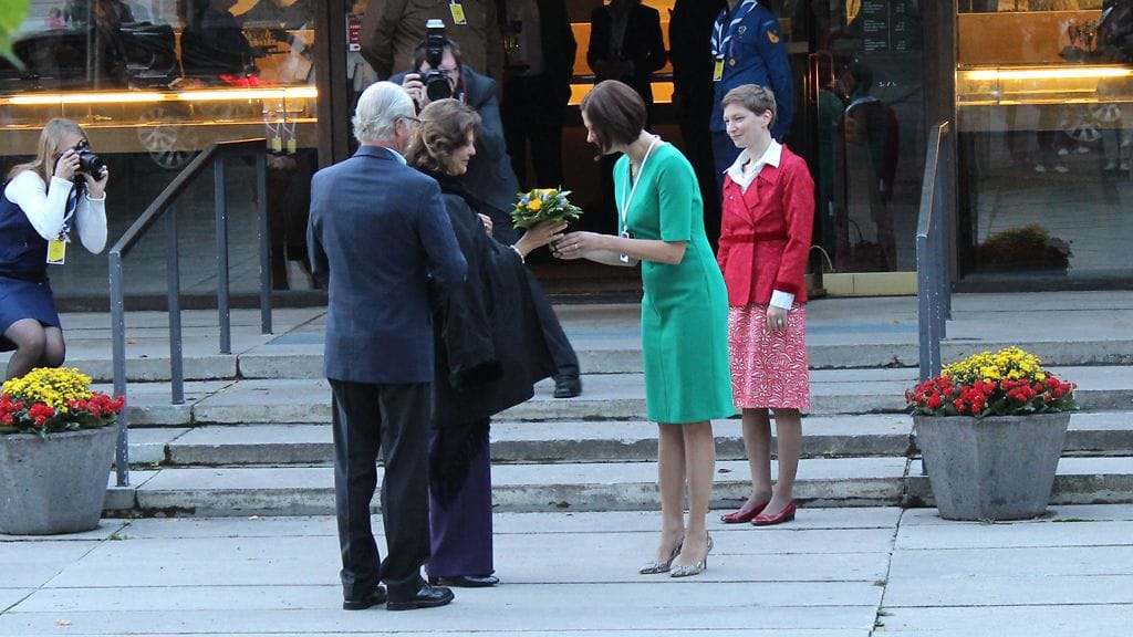 Kuningtar Silvia ja kuningas Kaarle Kustaa sekä Minna Arve.