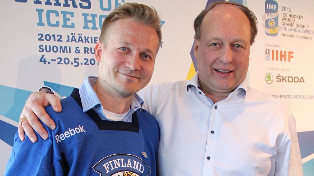 DJ Slow alias Vellu Maurola on tehnyt MM-kisojen virallisen tunnusbiisin. Vieressä poseeraa kisojen pääsihteeri Mika Sulin.