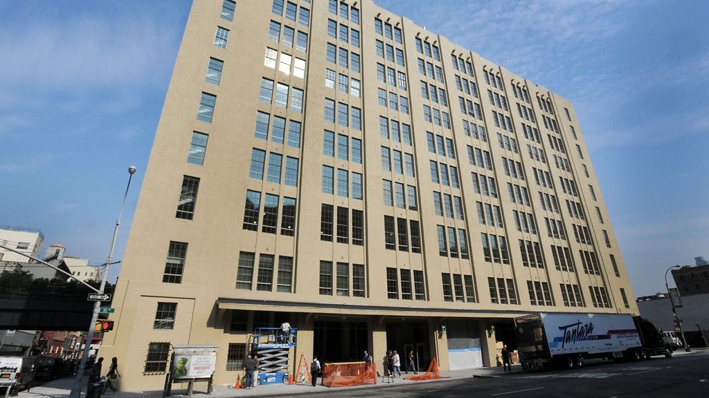 Suri Cruisen koulu New Yorkissa.