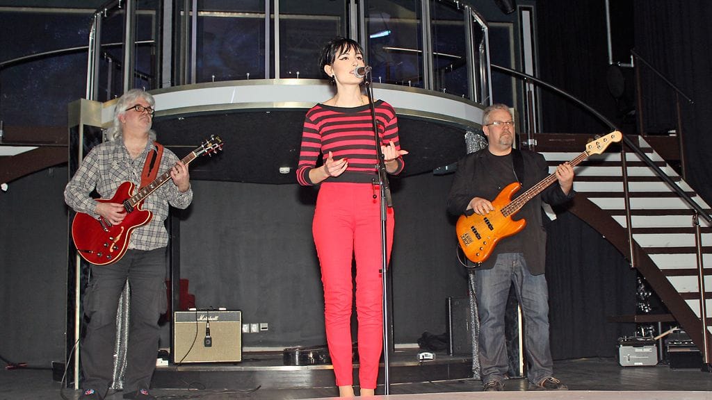 Maria Lund tähdittää uuden musiikkiteatterin esityksiä.