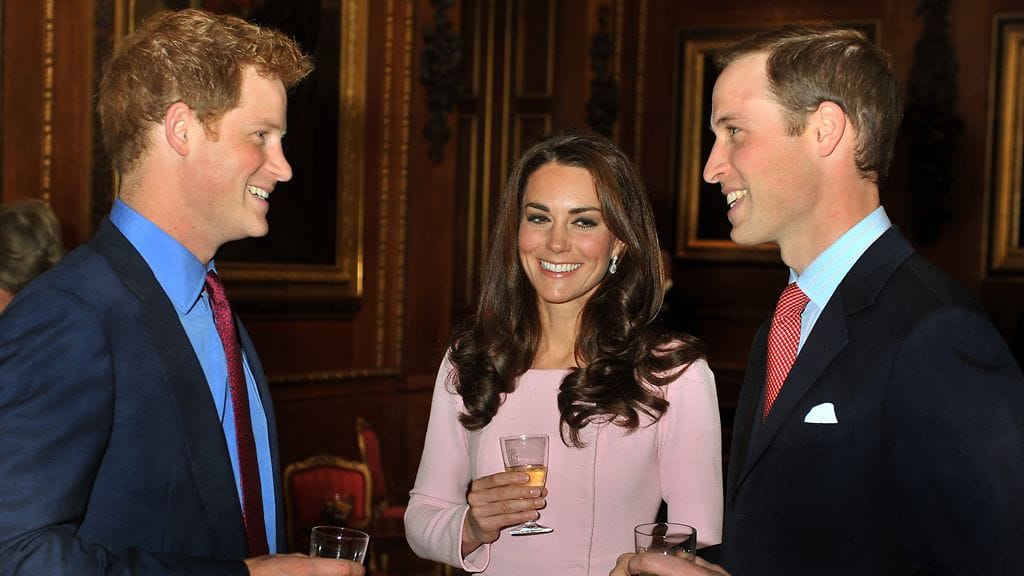 Prinssi Harry, herttuatar Catherine ja prinssi William.