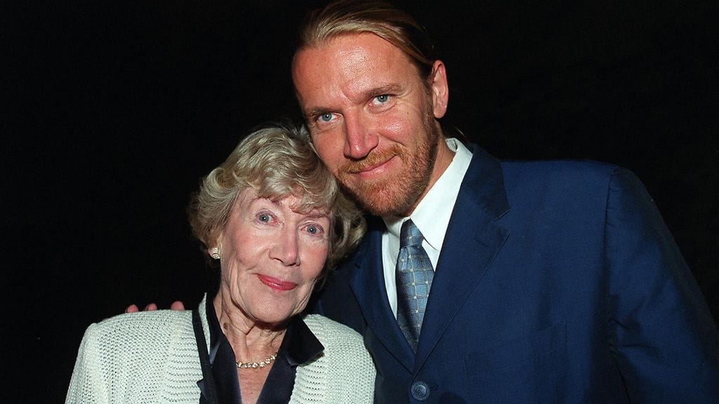 Renny Harlin äitinsä Liisa Harjolan kanssa vuonna 1999.