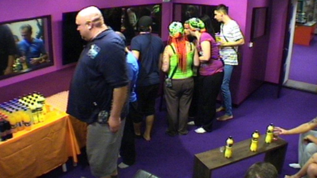 Shottibaarissa riitti sen avauduttua kuhinaa.