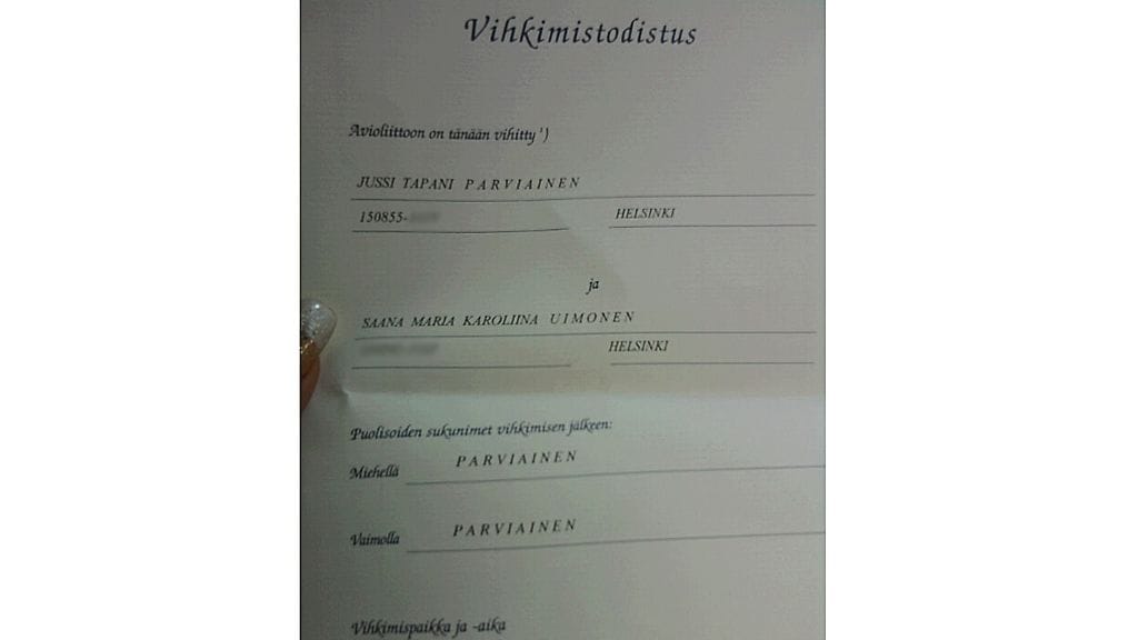 Jussi Parviainen ja Saana Uimonen menivät naimisiin 17. elokuuta.