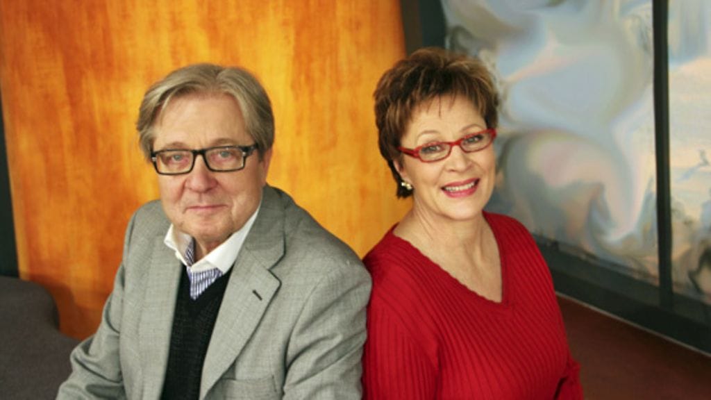 Studio55.fi-tv-ohjelman juontajat Markku Veijalainen ja Pirjo Haapoja.
