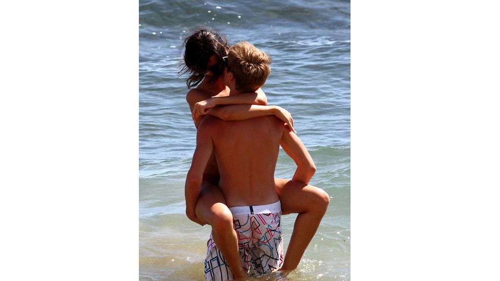 Jutin Bieber ja Selena Gomez nauttivat lomastaan Havajilla.