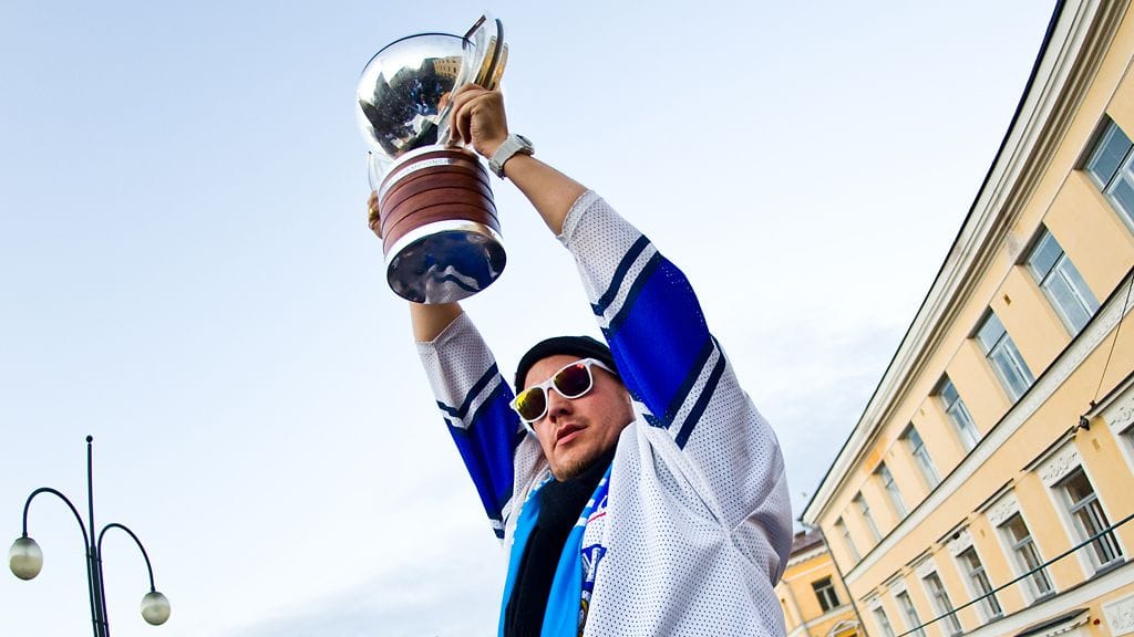 Petri Nygård esiintyi Leijonien kultajuhlissa.