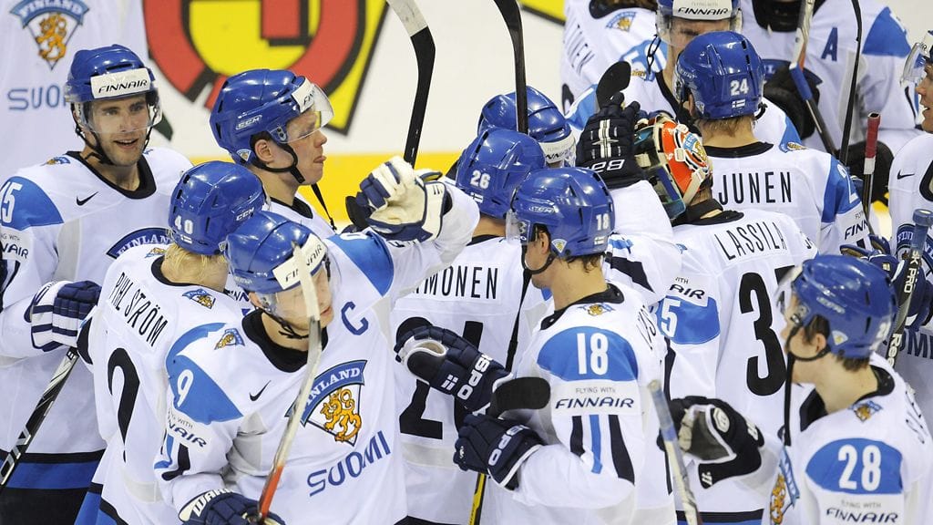 Leijonat saavat naiset liimautumana tv-ruutujen ääreen.