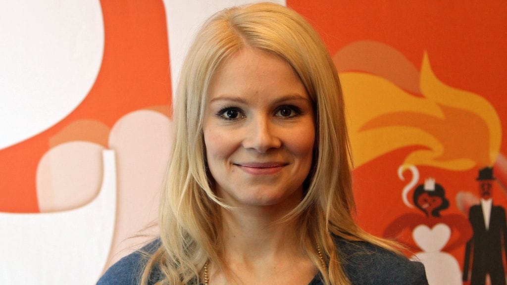 Näyttelijä Pamela Tola myöntää olleensa nuorempana kyynisempi rakkauden suhteen.