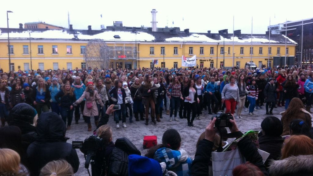 One Direction flash mob Helsingissä 2.2.2013.