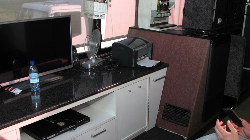 Olohuoneessa voi pelata pelejä.