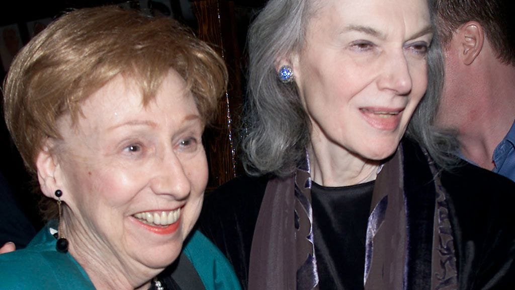 Perhe on pahin -sarjan tähti Jean Stapleton (vas.) kuoli 90-vuotiaana.