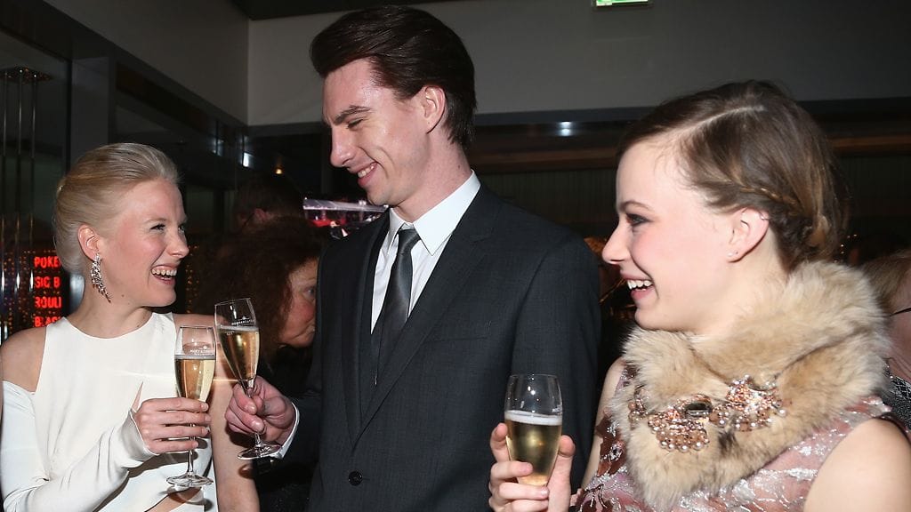 Laura Birn juhli Shooting Stars -kollegojensa Jure Henigmanin ja Saskia Rosendahlin kanssa.