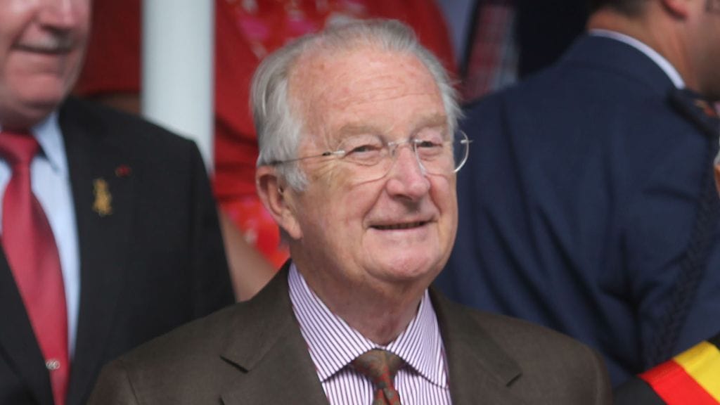 Kuningas Albert sai kesällä haasteen oikeuteen.