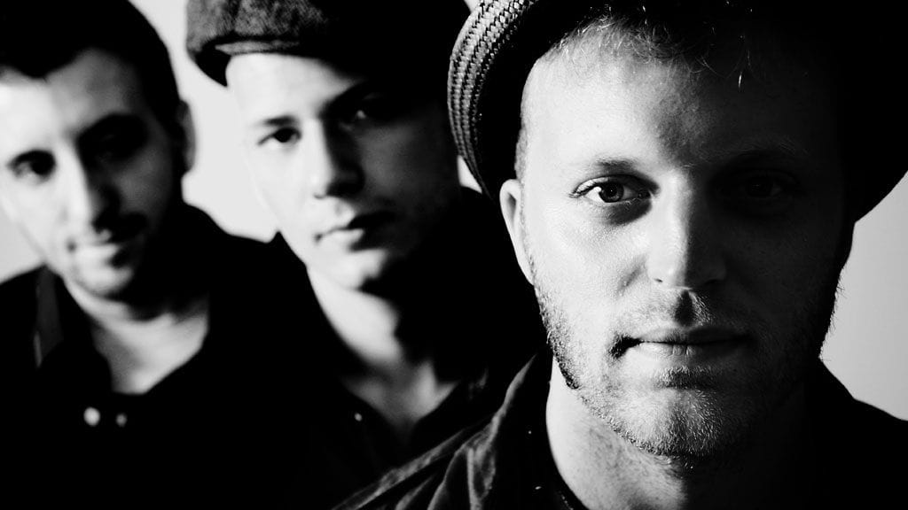 Koop Arponen ja Flute of Shame -yhtye.