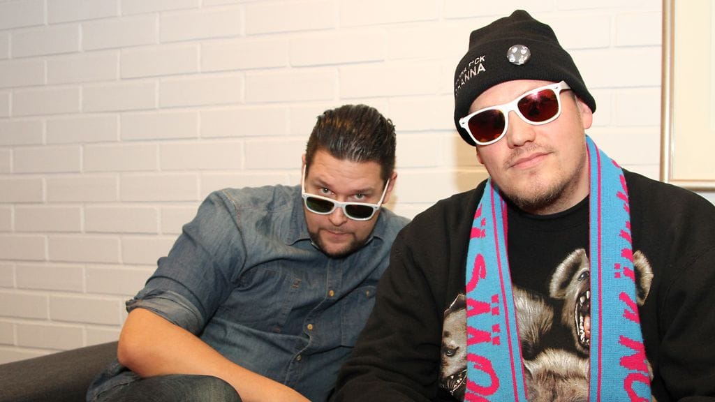 Timo Vuorensola laittoi silmilleen Petri Nygårdin imago-aurinkolasit.