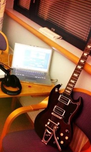 Turmion Kätilöt työstävät levyä sairaalassa.