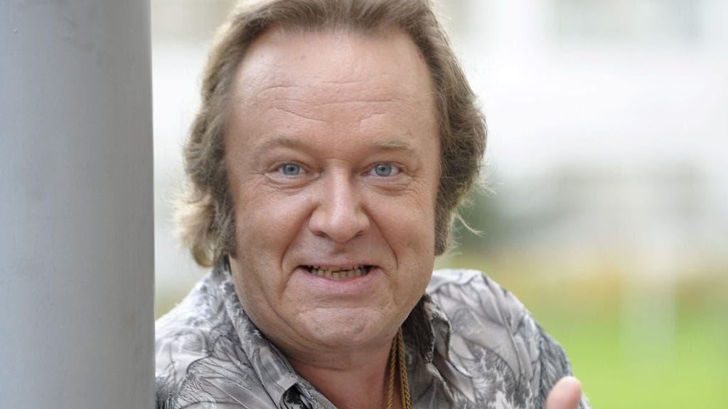 Jorma Kääriäinen jättää keikkalavat.