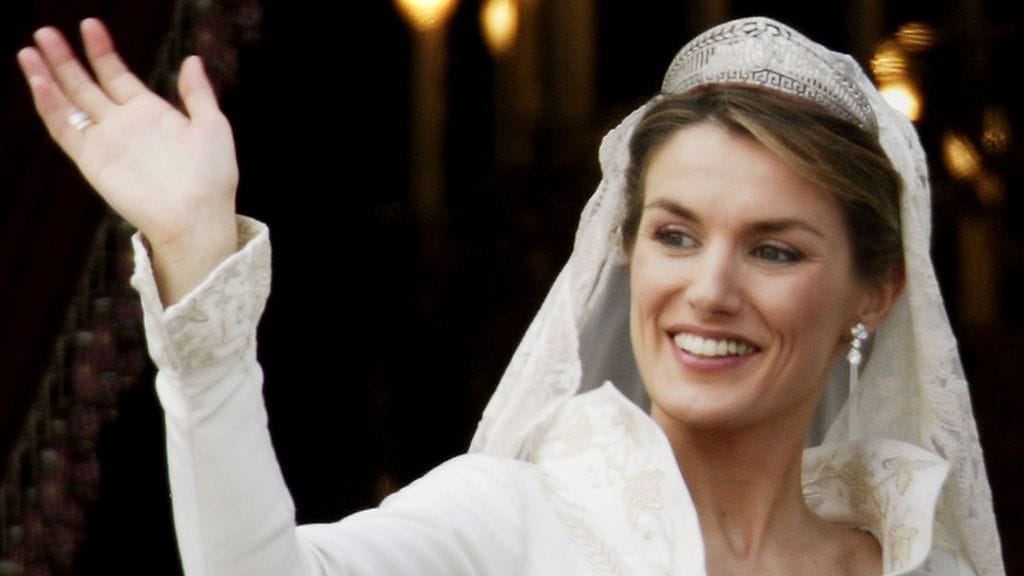 Espanjan kruununprinssi Felipe espanjalaisen uutistoimittaja Letizia Ortiz Rocasolanon (nyk. Asturian ruhtinatar Letizia) 22. toukokuuta 2004.