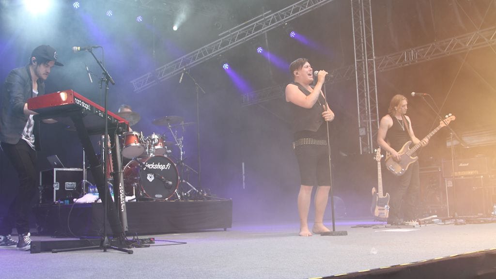 Jesse Kaikuranta keikalla Himoksella.