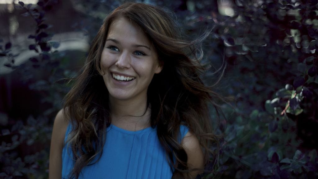 Sara Sieppi Anna Äärelän kuvassa ilman meikkiä.