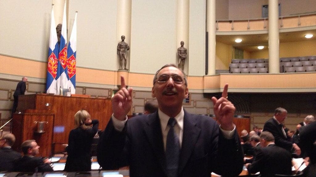 Ben Zyskowicz otti Karimin eleet haltuun eduskunnassa.