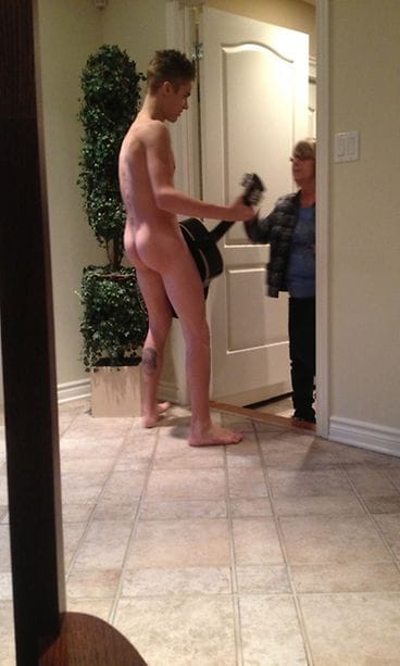 Alaston Justin Bieber pilaili isoäitinsä kustannuksella.