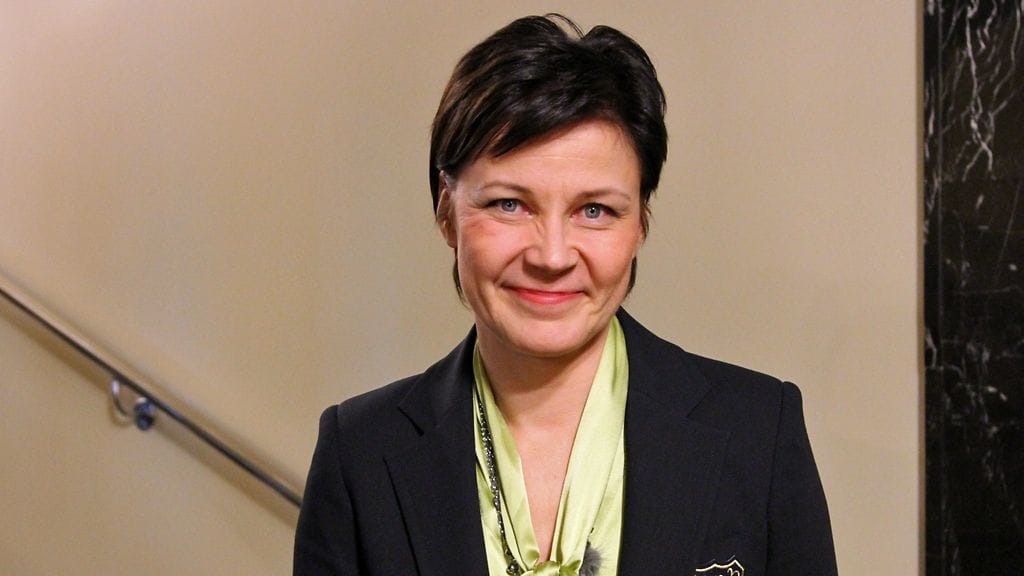 Marja Tiura Nanson Revontuli-malliston näytöksessä.