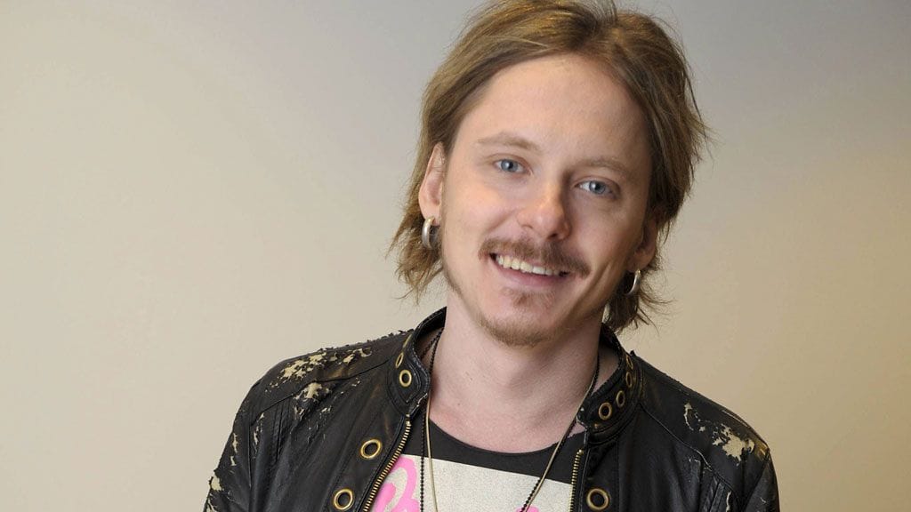 Jonne Aaron lahjoo Bon Jovia kengillä.