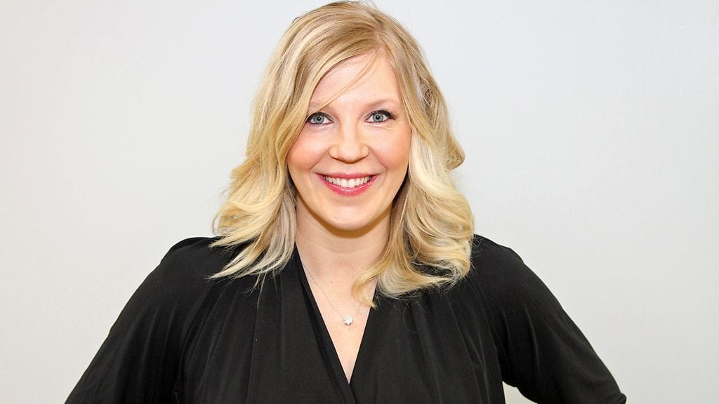 Vappu Pimiä onnistuu yhdistämään vauva-arjen ja työn.