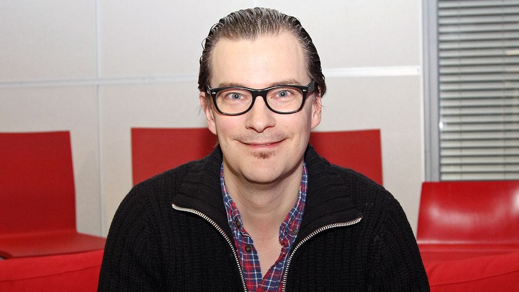 Koomikko André Wickström on muuttunut isyyden myötä rennommaksi.