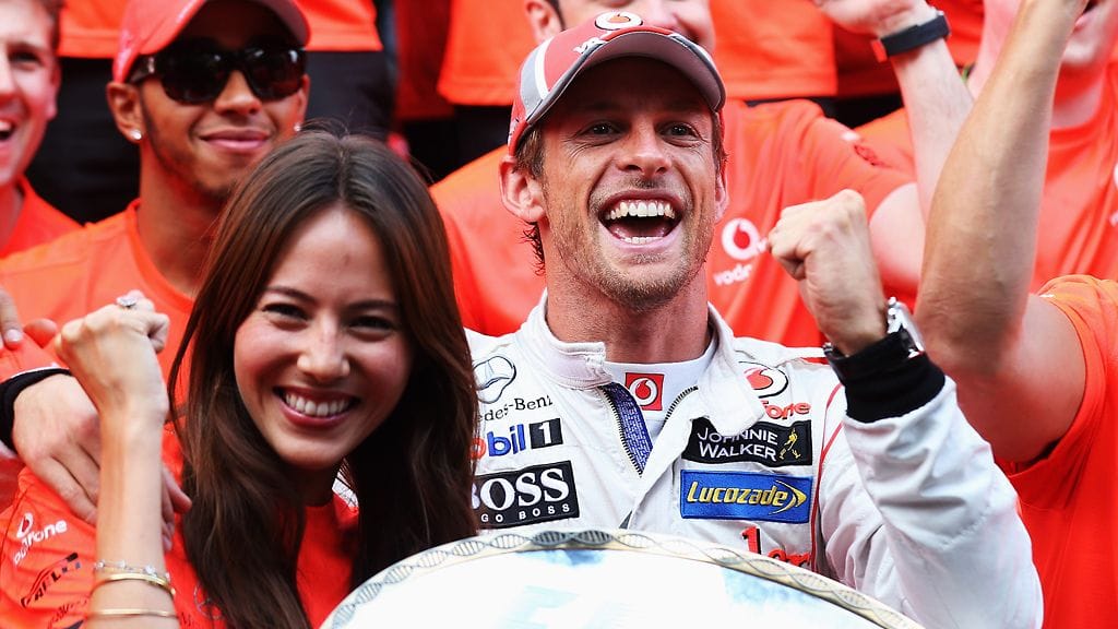 Jenson Button seurustelee Jessica Michibatan kanssa.