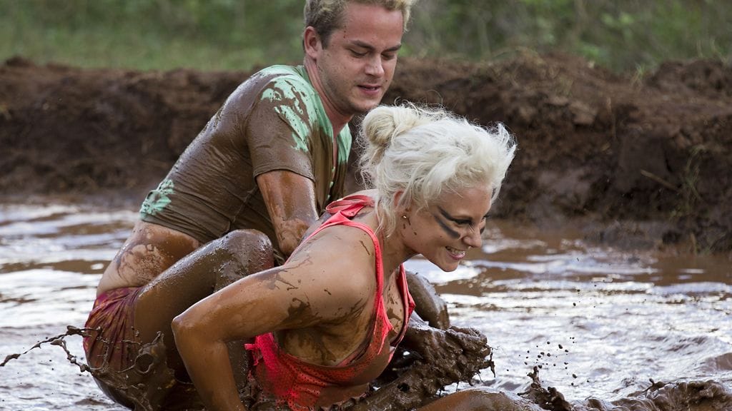 Niko ja Emmi mutapainikilpailussa.