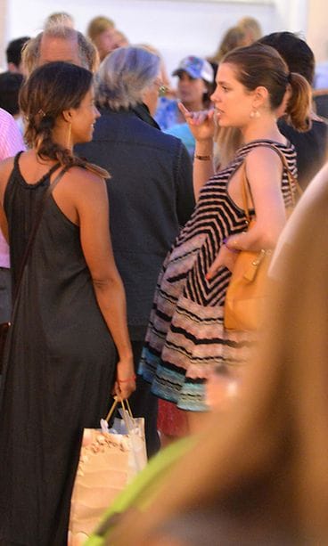 Charloten vauvamaha on jo selvästi havaittavissa.