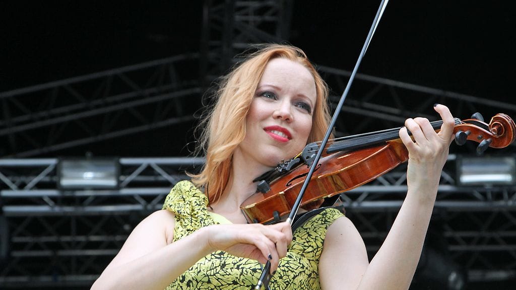 Johanna Koivu Elonkerjuun keikalla Himoksella 22.6.2013.