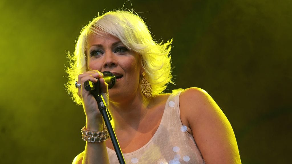 Ahkerasti keikkaileva Johanna Pakonen esiintyi Seinäjoen Tangomarkkinoilla viime viikolla.