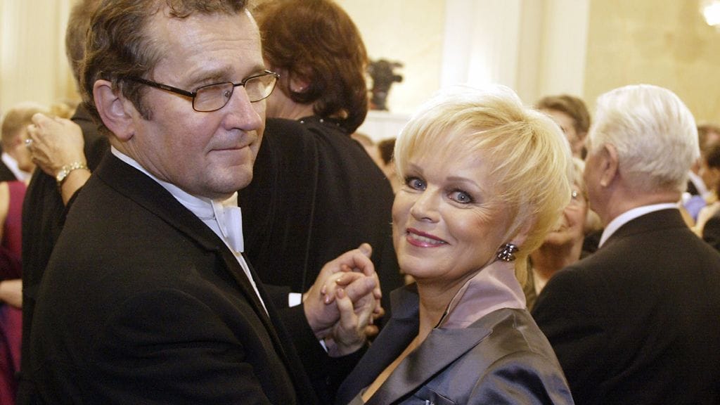 Panu Rajala ja Katri Helena itsenäisyyspaivänä Linnassa 2003.