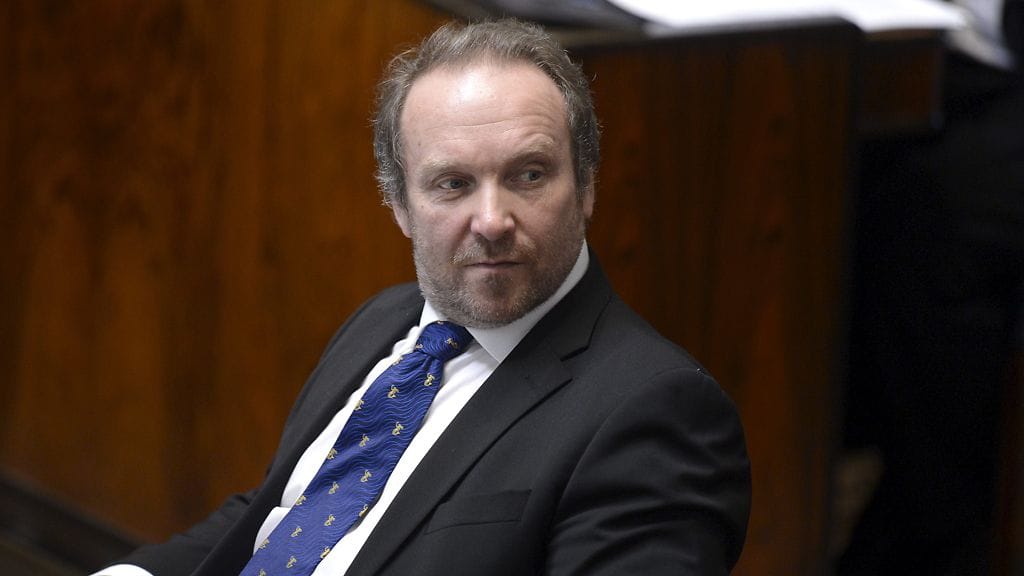 Teuvo Hakkaraiseen kohdistuvan tutkinnan epäiltynä rikosnimikkeenä on kiihottaminen kansanryhmää vastaan.