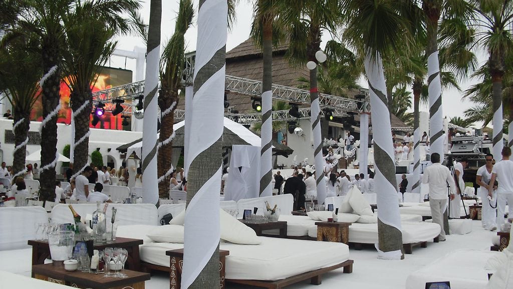 Pezhman Ahmadi lomaili Epanjassa.