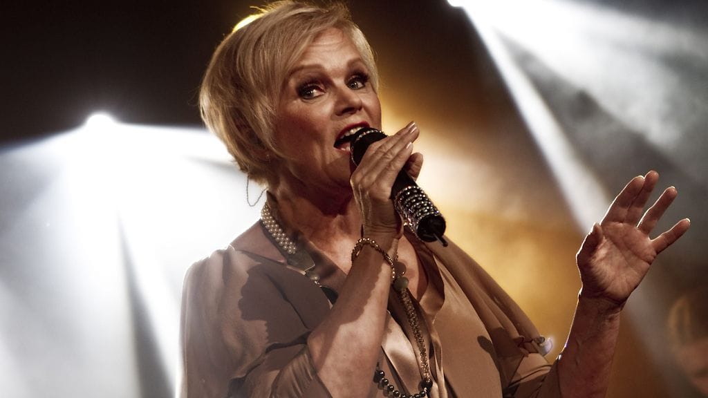 Katri Helena teki ensimmäisen rokkikeikkansa Virgin Oilissä toukokuun lopussa.