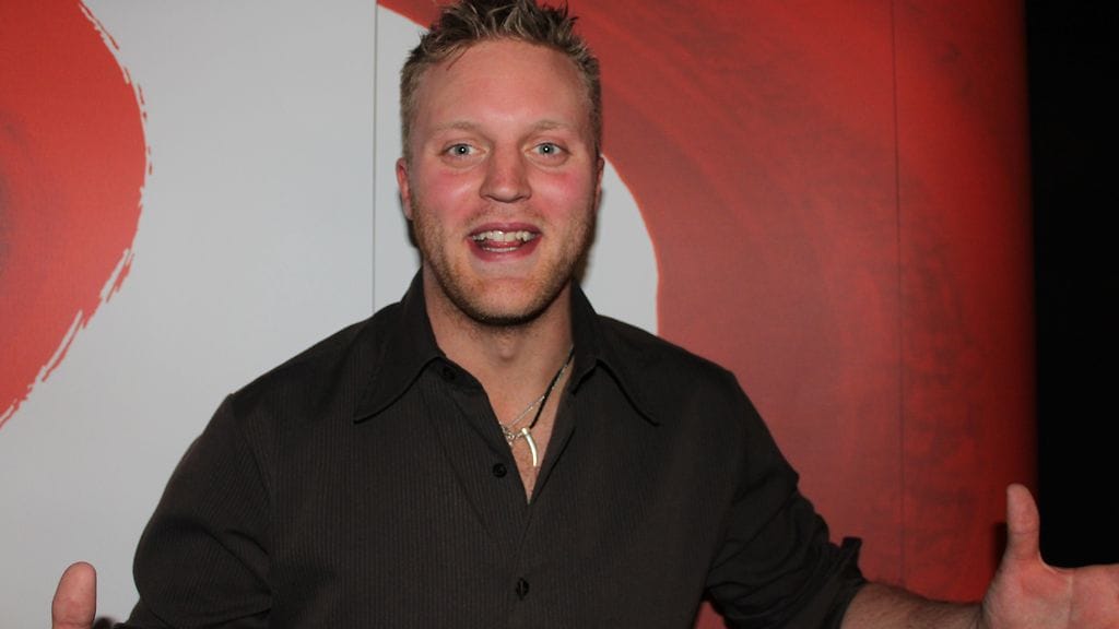 Koop Arponen edustaa Suomea New Wave 2011 -laulukilpailussa.