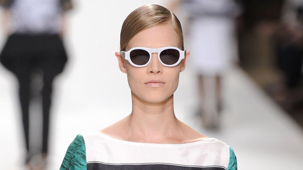 Suvi Koponen Pariisin muotiviikoilla Dries Van Noten näytöksessä.